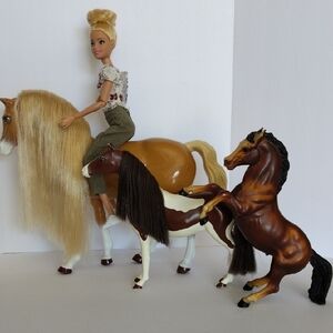2015 Articulated Barbie With 1998 Walking Beauty & Two Smaller Horses One Breyer